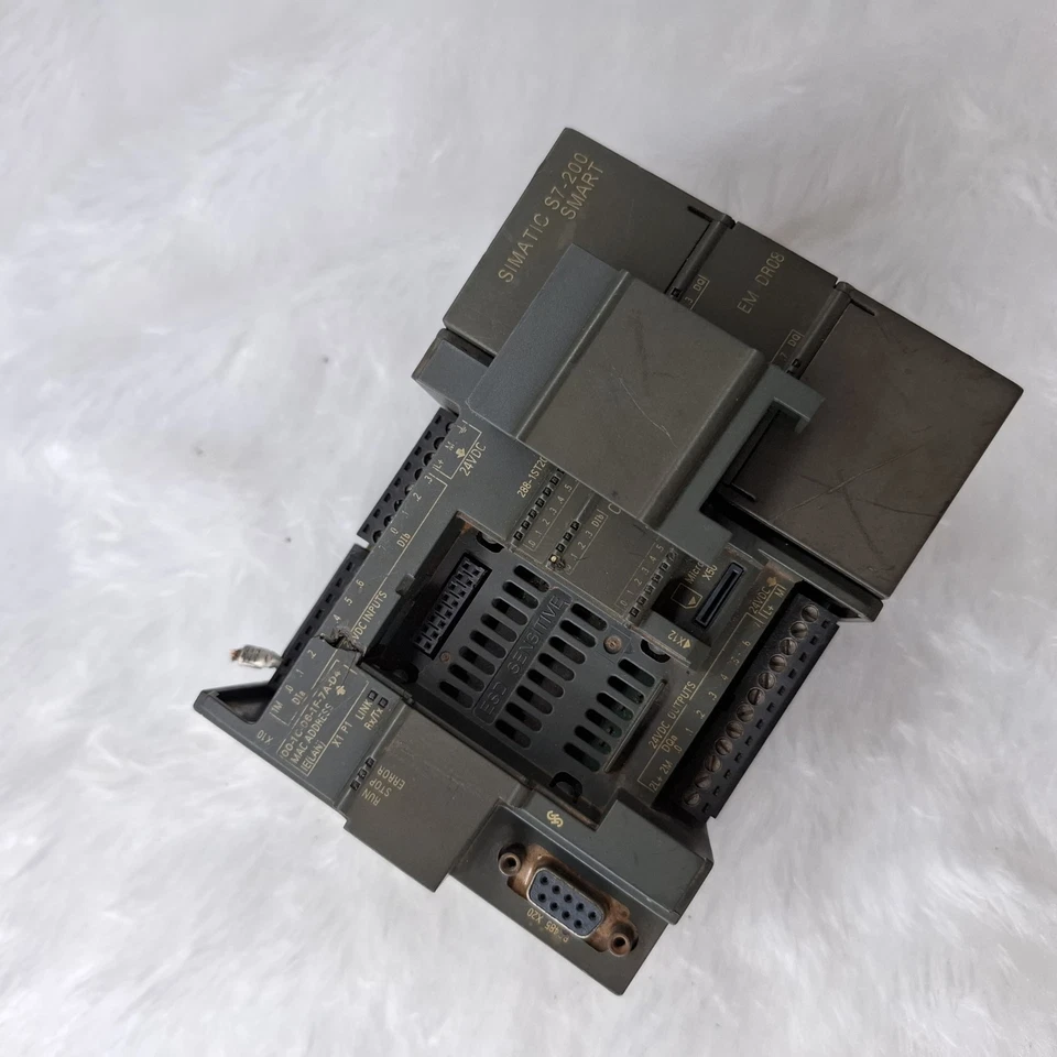 USED COSMETIC DAMAGED SIEMENS SIMATIC S7-200 CPU ST20 WITH EM DR08 MODULE